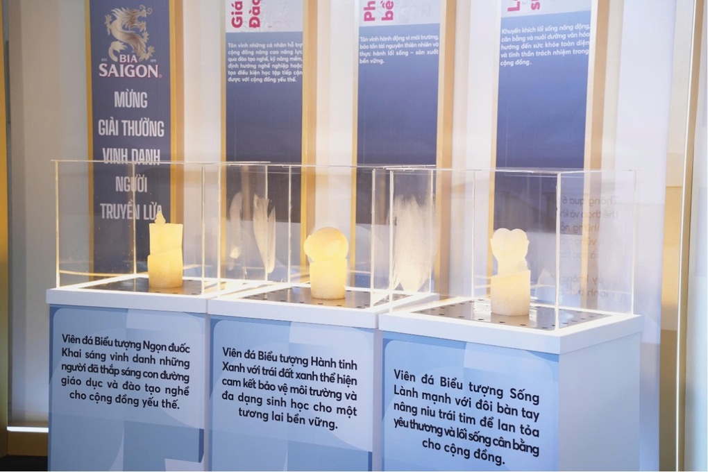 Giải thưởng “Vinh danh người truyền lửa”: Tôn vinh những đóng góp thầm lặng - 2 Giải thưởng “Vinh danh người truyền lửa”: Tôn vinh những đóng góp thầm lặng - 2