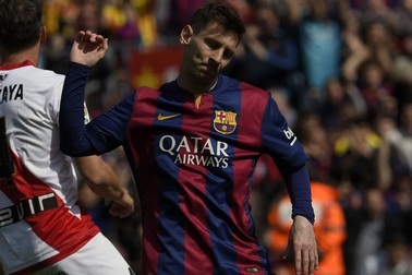 Trọng tài “cứu” Messi khỏi cơn ác mộng phạt đền