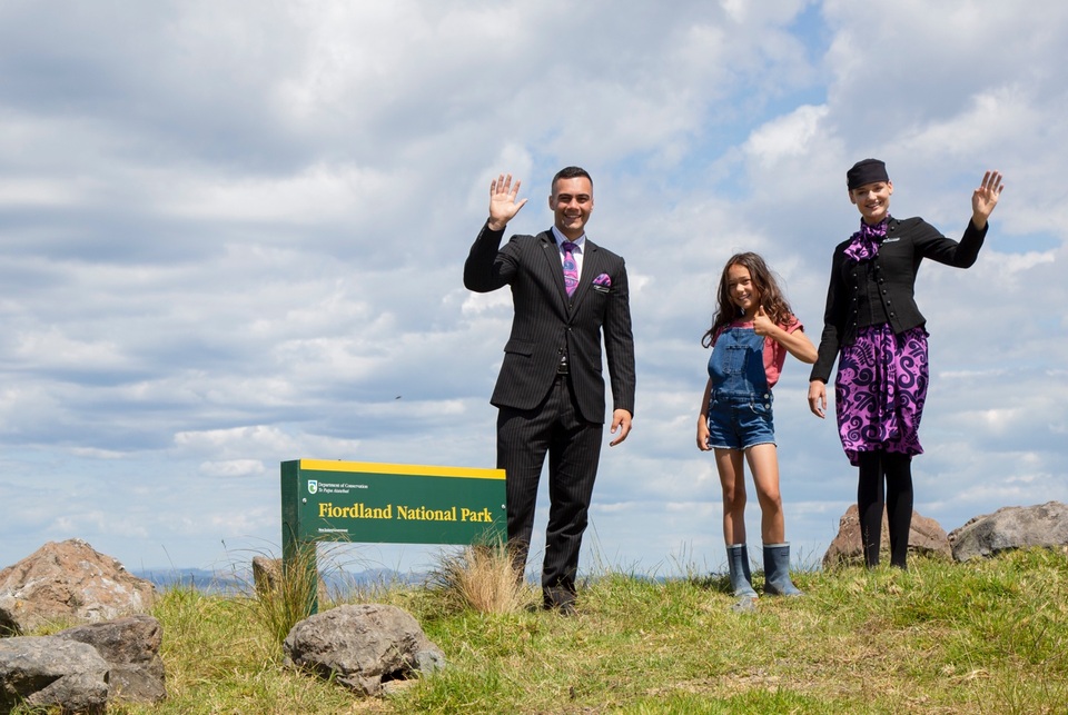 Chim Takahe xuất hiện trong video hướng dẫn an toàn bay - 2 Chim Takahe xuất hiện trong video hướng dẫn an toàn bay - 2