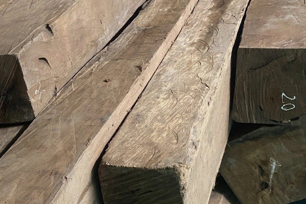 Người đàn ông trả giá đắt vì mua gỗ lậu từ Lào đưa qua biên giới - 1 Người đàn ông trả giá đắt vì mua gỗ lậu từ Lào đưa qua biên giới - 1