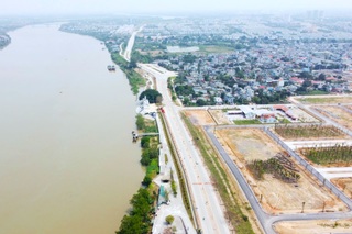 Tượng đài và khu tưởng niệm 64 giáo viên, học sinh hy sinh bên bờ sông Mã - 1