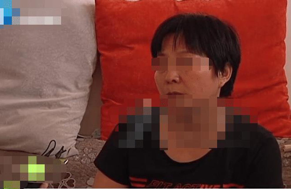 Giữa hôn lễ, cô dâu quỳ gối, từ chối cưới người đàn ông bên cạnh - 1 Giữa hôn lễ, cô dâu quỳ gối, từ chối cưới người đàn ông bên cạnh - 1