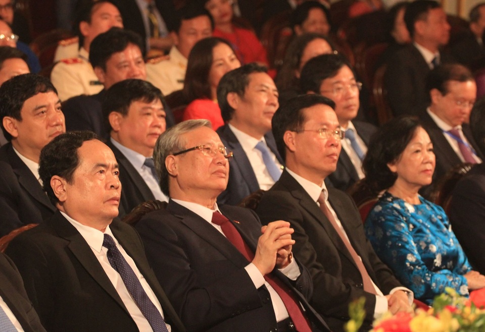 Đội ngũ trí thức, văn nghệ sĩ mạnh sẽ làm tăng sức mạnh nội sinh đất nước - 1 Đội ngũ trí thức, văn nghệ sĩ mạnh sẽ làm tăng sức mạnh nội sinh đất nước - 1