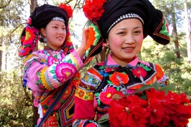 Lễ hội sờ ngực phụ nữ trong tháng cô hồn