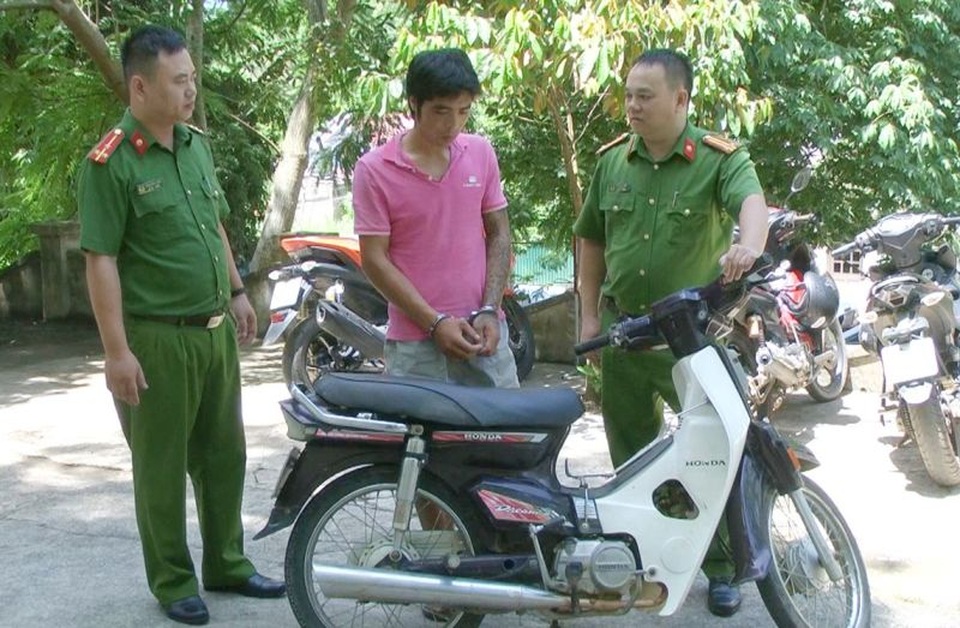 3 công an bị thương khi truy bắt đối tượng trộm cắp tài sản - 1