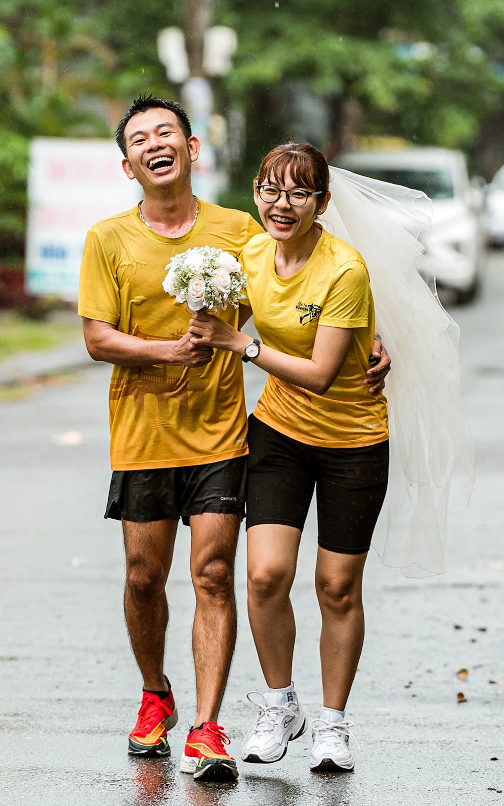 Chàng trai chạy bộ 30km từ Hội An ra Đà Nẵng để cầu hôn bạn gái - 4 Chàng trai chạy bộ 30km từ Hội An ra Đà Nẵng để cầu hôn bạn gái - 4