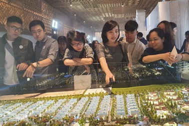 Người mua nhà chịu áp lực kép giữa vòng xoáy giá và lãi suất