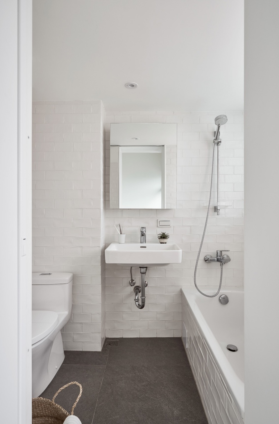 Ngỡ ngàng với căn nhà chỉ 22m2, được thiết kế gọn đến mức “nhà rộng cũng chào thua” - 9 Ngỡ ngàng với căn nhà chỉ 22m2, được thiết kế gọn đến mức “nhà rộng cũng chào thua” - 9