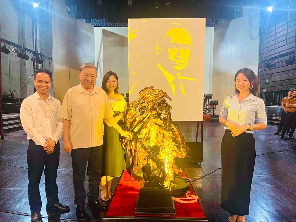 Món quà cố Tổng Bí thư tặng Tổng thống Putin qua lời kể của nghệ nhân - 1