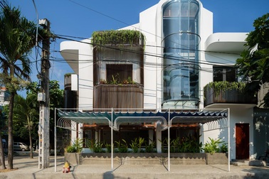 Hai ngôi nhà ở Sài Gòn được đập thông làm 1 gây bất ngờ vì thiết kế độc đáo