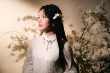 Ca sĩ Hồng Kim Hạnh về Việt Nam đón Tết sau thời gian du học nước ngoài