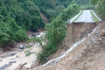 Quốc lộ 16 đứt đôi, hàng chục hộ dân sơ tán khẩn cấp trong đêm