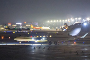 Chuyên cơ của tỷ phú Bill Gates rời sân bay Đà Nẵng