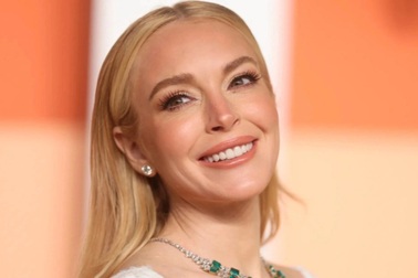 "Cô gái lắm chiêu" Lindsay Lohan đẹp rực rỡ ở tuổi 38, hào quang trở lại