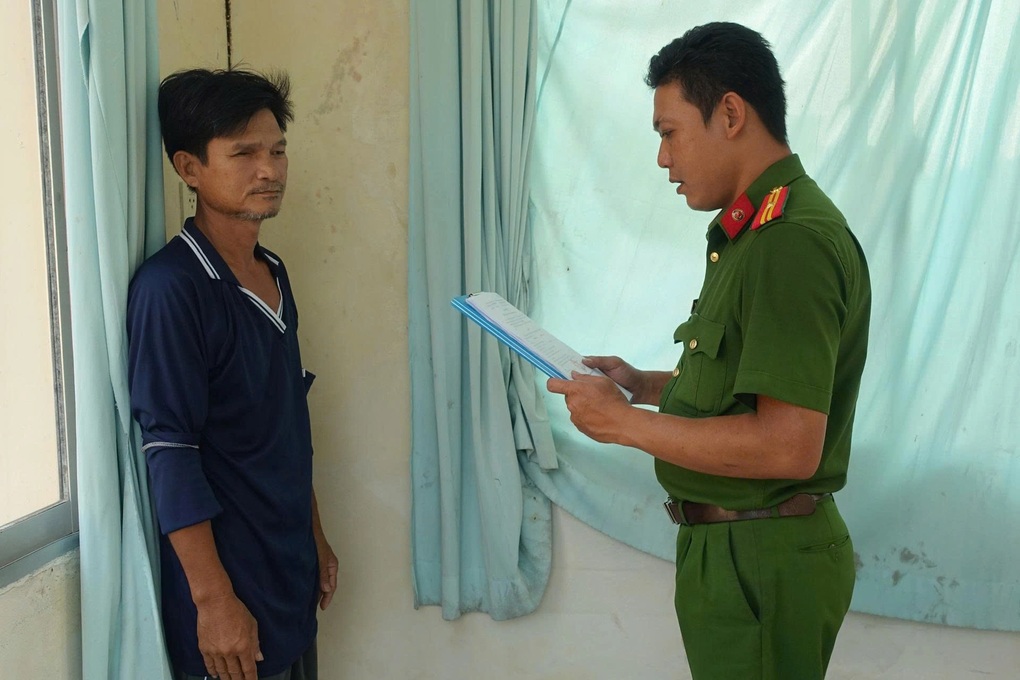 Đâm chết người vì mâu thuẫn rồi đến công an đầu thú - 1