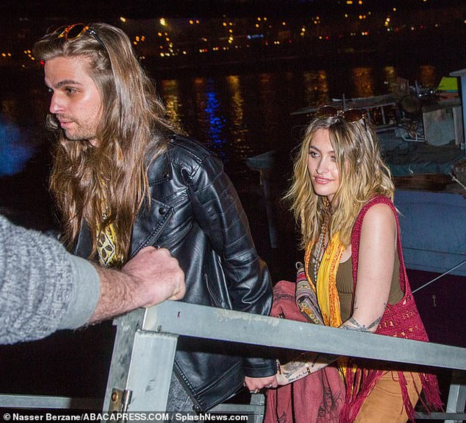 Paris Jackson sành điệu xuất hiện tại Pháp cùng bạn trai - 4 Paris Jackson sành điệu xuất hiện tại Pháp cùng bạn trai - 4