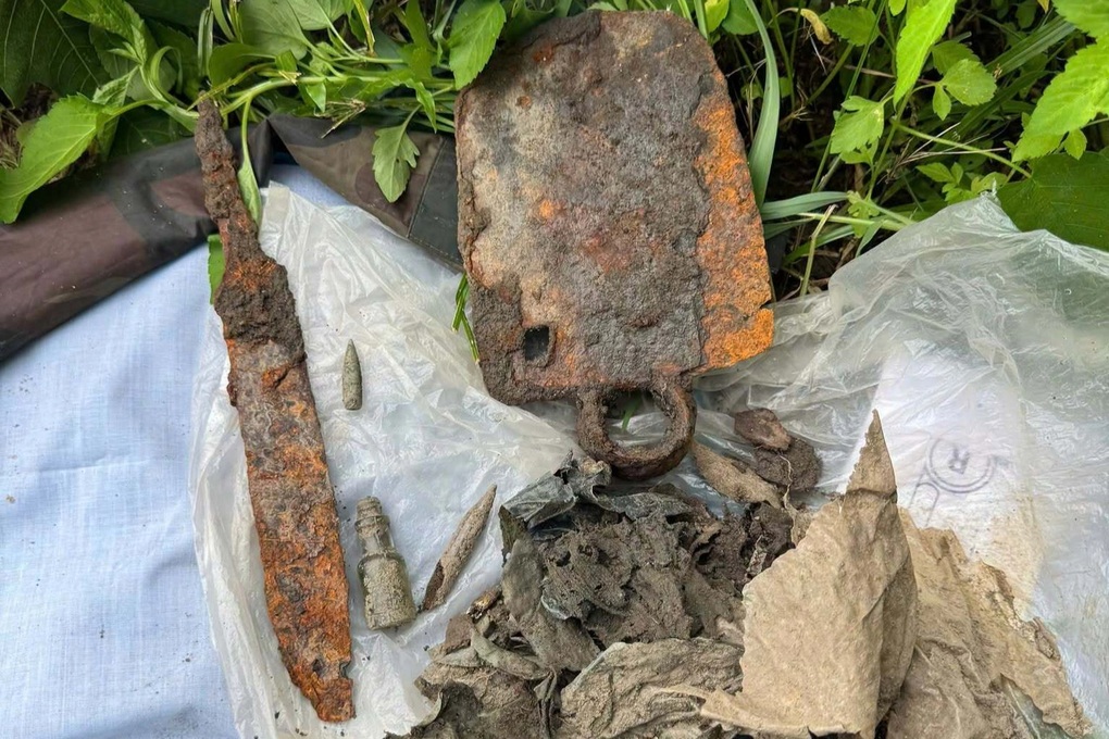 Làm cỏ trên rẫy cà phê, bất ngờ phát hiện hài cốt liệt sĩ - 2