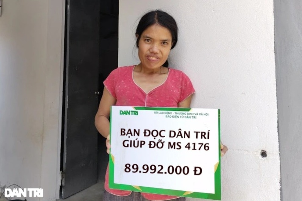 Người phụ nữ sống trong chuồng bò được bạn đọc giúp đỡ gần 90 triệu đồng - 1 Người phụ nữ sống trong chuồng bò được bạn đọc giúp đỡ gần 90 triệu đồng - 1