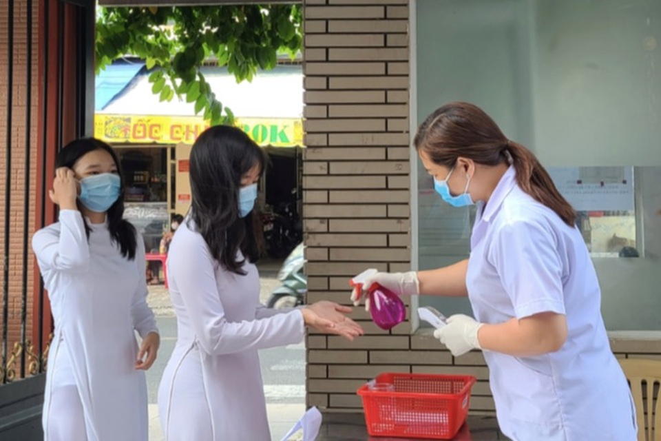 Đi du lịch về, phụ huynh TP.HCM vội vàng khai báo y tế - 1 Đi du lịch về, phụ huynh TP.HCM vội vàng khai báo y tế - 1