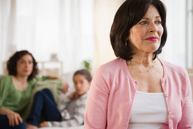 Cả nhà chồng tính "ăn" đất của nàng dâu