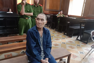 Cụ ông đâm trọng thương người yêu kém 45 tuổi lĩnh án