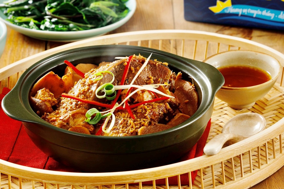 Chủ doanh nghiệp đi bán cá kho nuôi quân mùa dịch - 1