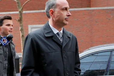 Doanh nhân Mỹ nhận tội hối lộ nửa triệu USD “mua suất” vào đại học danh giá cho con