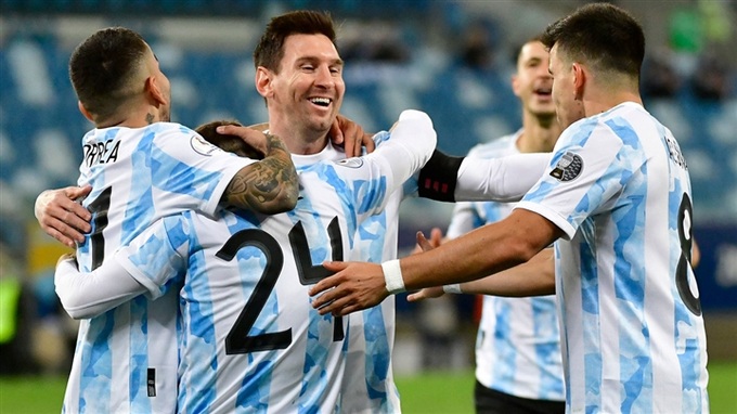 Chân rướm máu, Messi vẫn đưa Argentina vào chung kết Copa America - Ảnh 1.