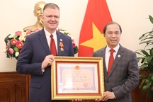Đại sứ Mỹ tại Việt Nam được trao tặng Huân chương Hữu nghị