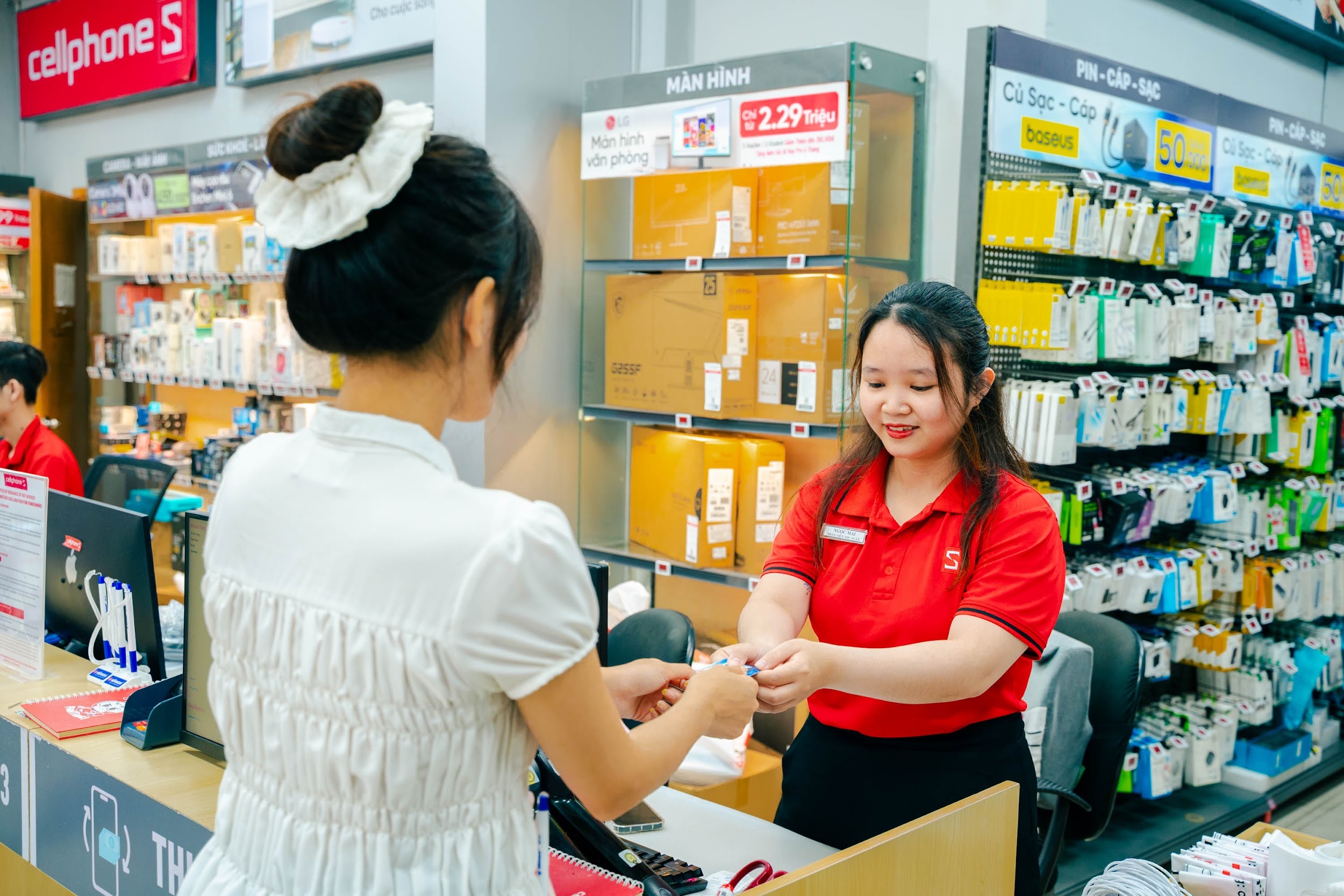 CellphoneS giảm 10%, đổi điểm nhận quà cùng “Tựu trường lên cấp” | Báo ...