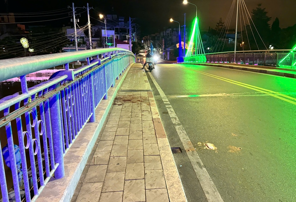 Hai anh em gục người trên cầu ở Lâm Đồng với nhiều vết thương - 1 Hai anh em gục người trên cầu ở Lâm Đồng với nhiều vết thương - 1