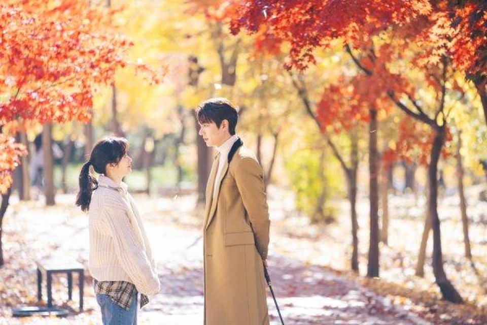 Lee Min Ho tiết lộ về bạn diễn xinh đẹp và vai quân vương đầy thử thách - 2 Lee Min Ho tiết lộ về bạn diễn xinh đẹp và vai quân vương đầy thử thách - 2