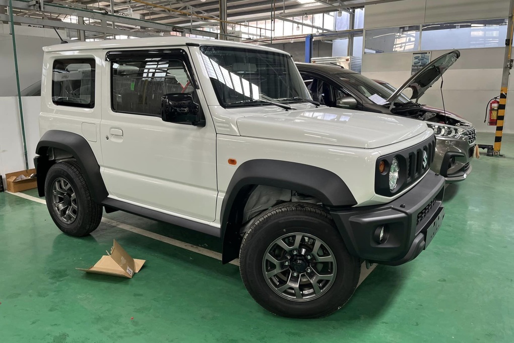 Suzuki Jimny loạn giá trước thềm ra mắt, có nơi bán kênh 50 triệu đồng - 1