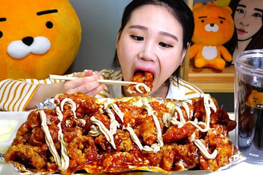 Vì sao các ngôi sao mukbang trên mạng ăn mãi không béo?