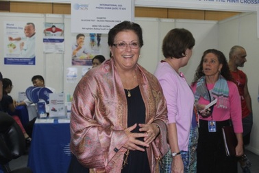 Đại biện sứ quán Mỹ kêu gọi mọi người “cười nhiều hơn”