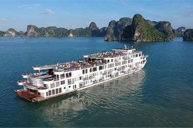 Có F1 là phục vụ, du thuyền 200 người bị cách ly trên vịnh Hạ Long