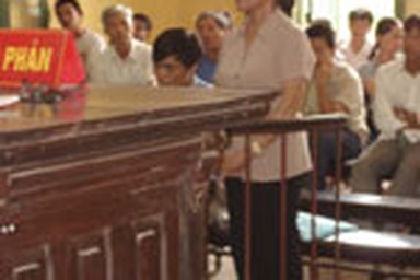 Hà Nội: Xét xử vụ "trộm" gần 16 tỷ đồng tiền cước viễn thông 