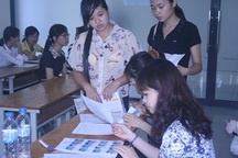 Làm thủ tục dự thi và những câu chuyện bi hài