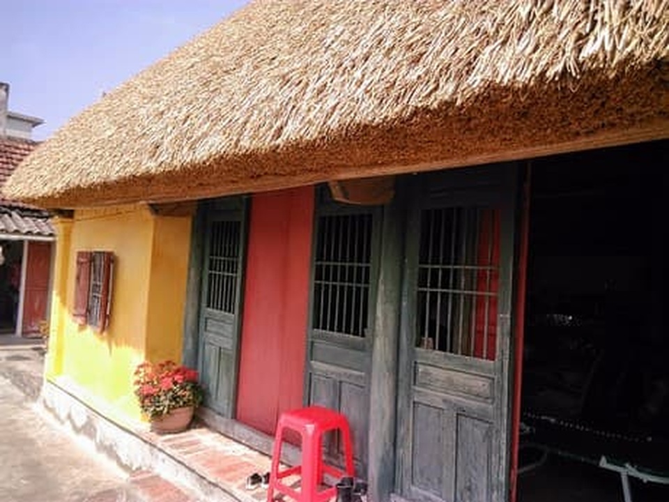 Mê mẩn với vẻ đẹp mộc mạc của ngôi nhà mái rạ ở miền quê gạo tám - 3 Mê mẩn với vẻ đẹp mộc mạc của ngôi nhà mái rạ ở miền quê gạo tám - 3