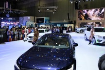 Khách hàng mua ô tô đang bị “dắt mũi”?