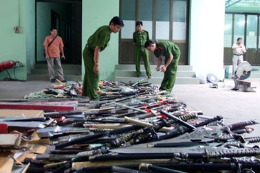 TPHCM: Tổng kiểm tra, vận động giao nộp vũ khí