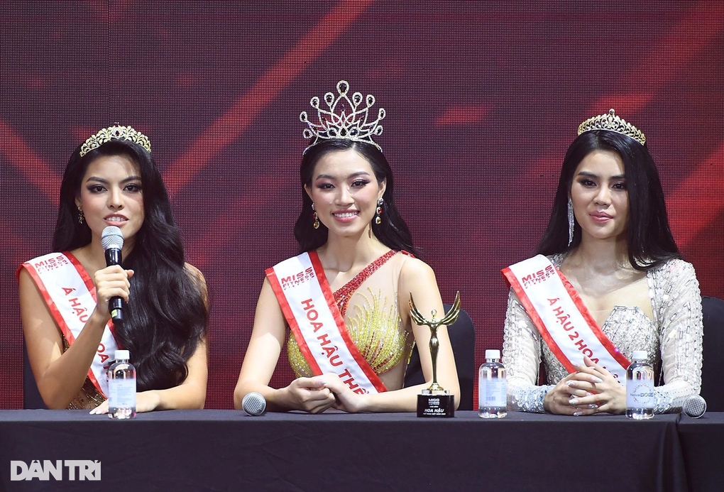 Á hậu 1 Phương Thảo lên tiếng về biểu cảm lạ trong lúc công bố hoa hậu - 3 Á hậu Phương Thảo lên tiếng về biểu cảm lạ trong lúc công bố hoa hậu - 3