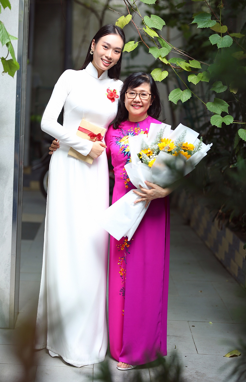 Hoa hậu Ban Mai xúc động về thăm trường và cô giáo chủ nhiệm cũ - 4 Hoa hậu Ban Mai xúc động về thăm trường và cô giáo chủ nhiệm cũ - 4
