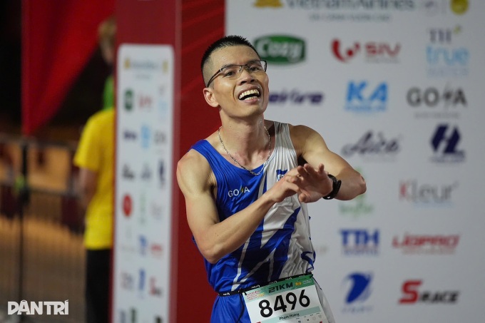 Quang Tri International Marathon 2025៖ តើម្ចាស់ជើងឯកនិយាយអ្វីខ្លះ? - ១ Quảng Trị International Marathon 2025: Các nhà vô địch nói gì? - 1
