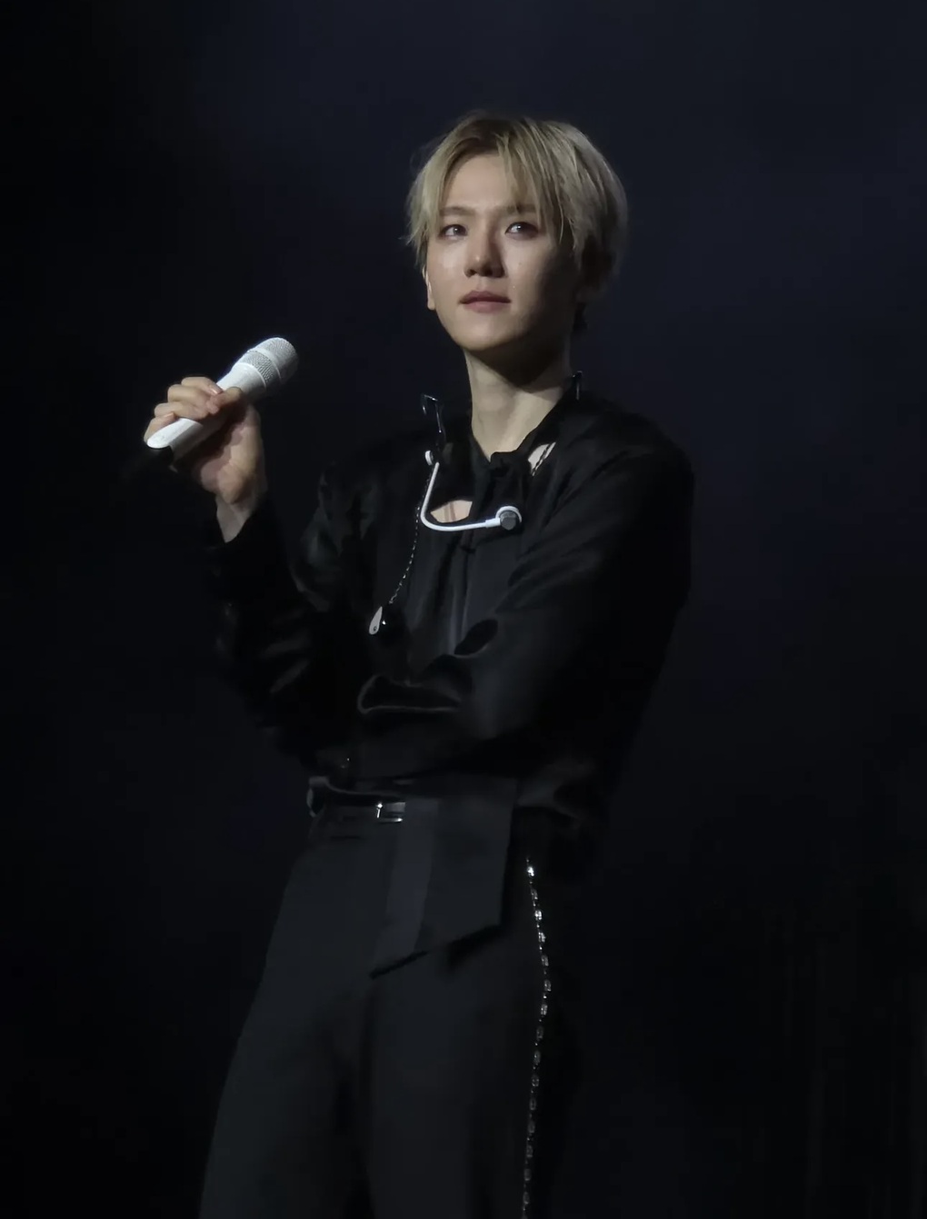 Baekhyun ngẫu hứng hát mừng Trung thu, chào khán giả Việt theo cách độc đáo - 1 Baekhyun ngẫu hứng hát mừng Trung thu, chào khán giả Việt theo cách độc đáo - 1