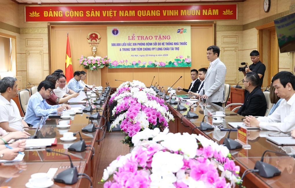 Bộ Y tế tiếp nhận nửa triệu liều vaccine sởi do FPT Long Châu trao tặng - 3 Bộ Y tế tiếp nhận nửa triệu liều vaccine sởi do FPT Long Châu trao tặng - 3