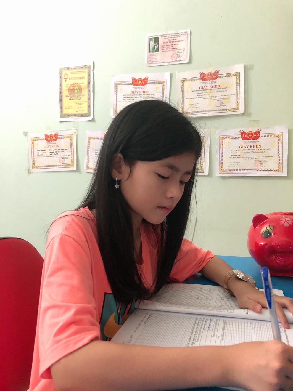 Bé gái xứ Nghệ bỗng nổi như cồn với clip làm nũng anh trai - 7 Bé gái xứ Nghệ bỗng nổi như cồn với clip làm nũng anh trai - 7