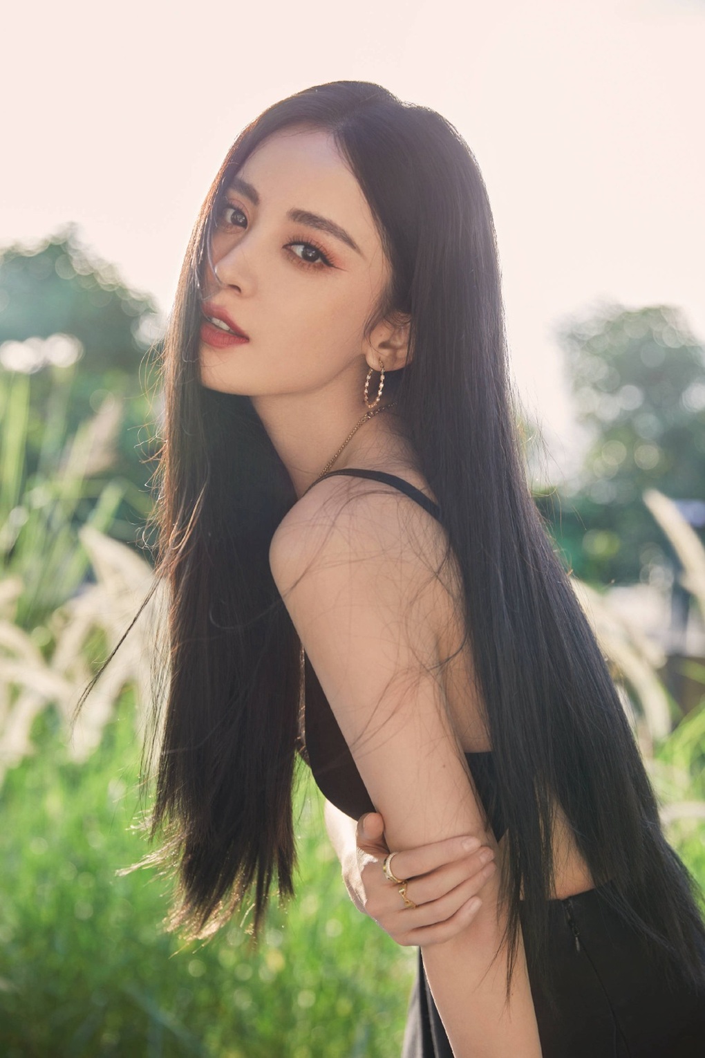 Mỹ nhân Tân Cương sở hữu ngoại hình như búp bê nhưng đời tư gây tranh cãi - 1 Mỹ nhân Tân Cương sở hữu ngoại hình như búp bê nhưng đời tư gây tranh cãi - 1