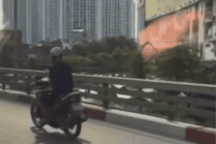 Cục trưởng CSGT ghi hình, tài xế dùng điện thoại lập tức bị xử phạt