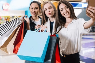 Gen Z chi mạnh cho trải nghiệm: Tiêu hoang hay phản ứng trước thời cuộc?